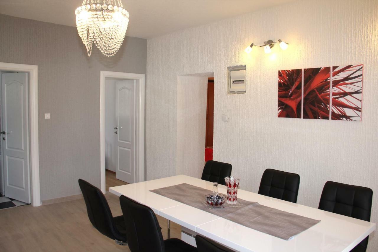 Apartmani Corleone Bilice Buitenkant foto