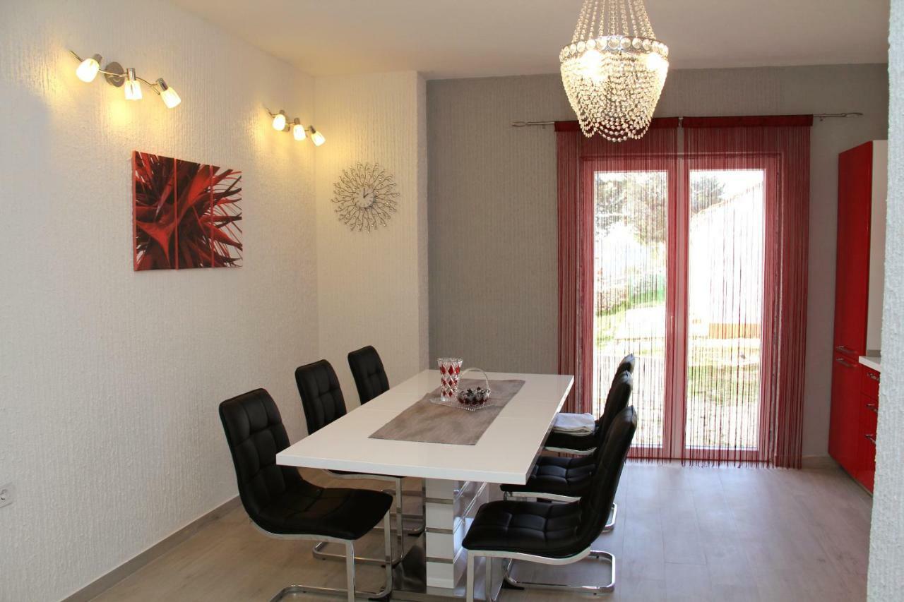 Apartmani Corleone Bilice Buitenkant foto