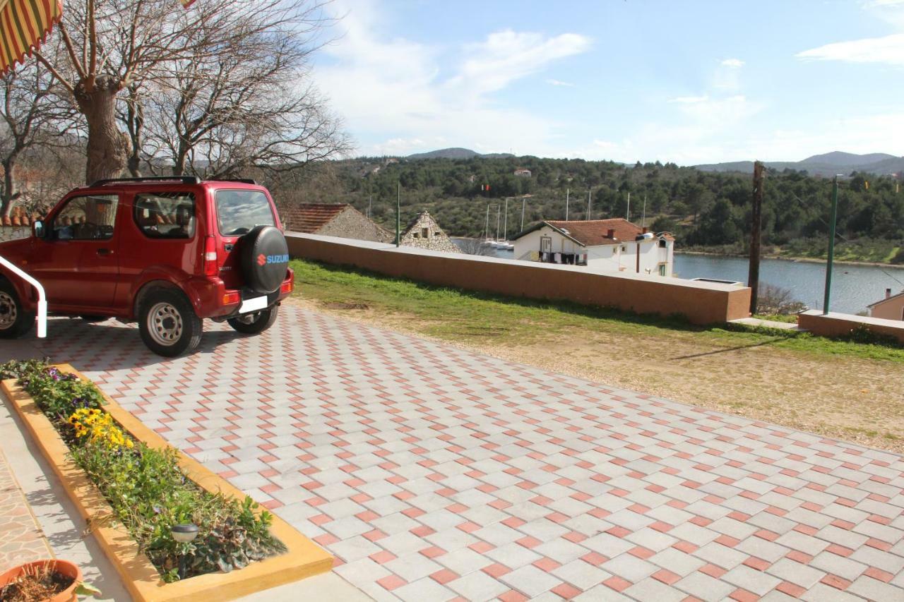 Apartmani Corleone Bilice Buitenkant foto