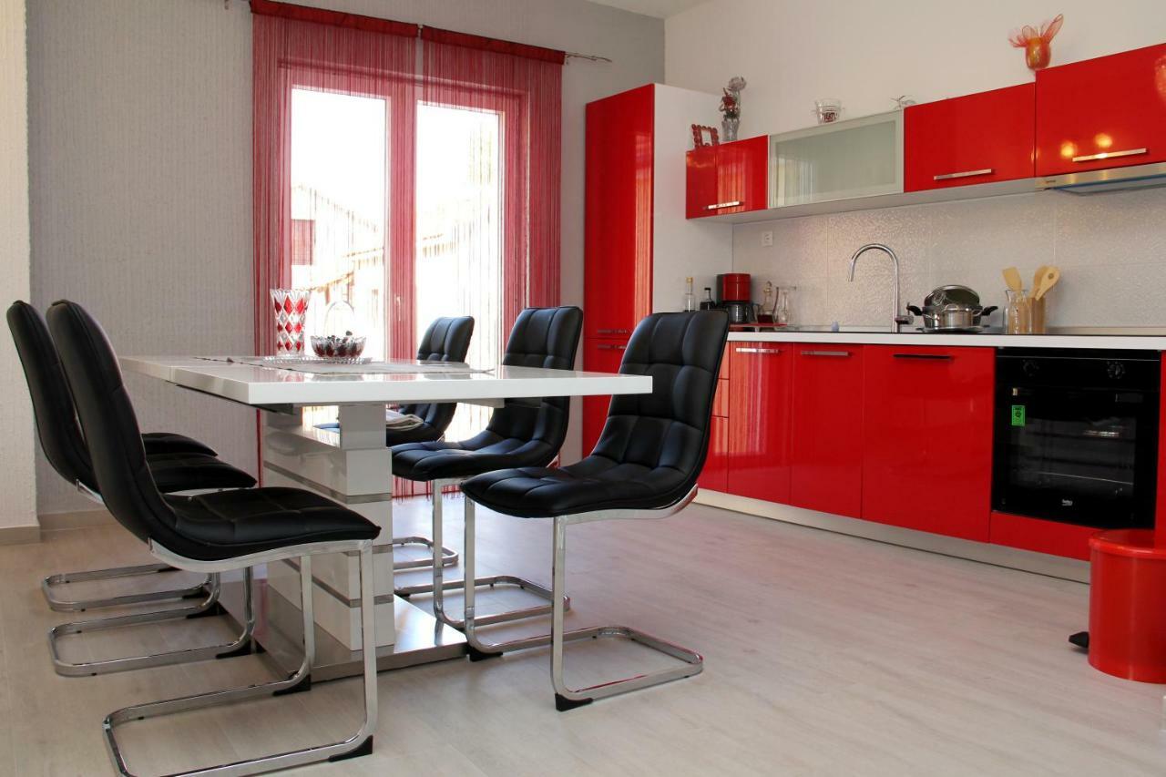 Apartmani Corleone Bilice Buitenkant foto