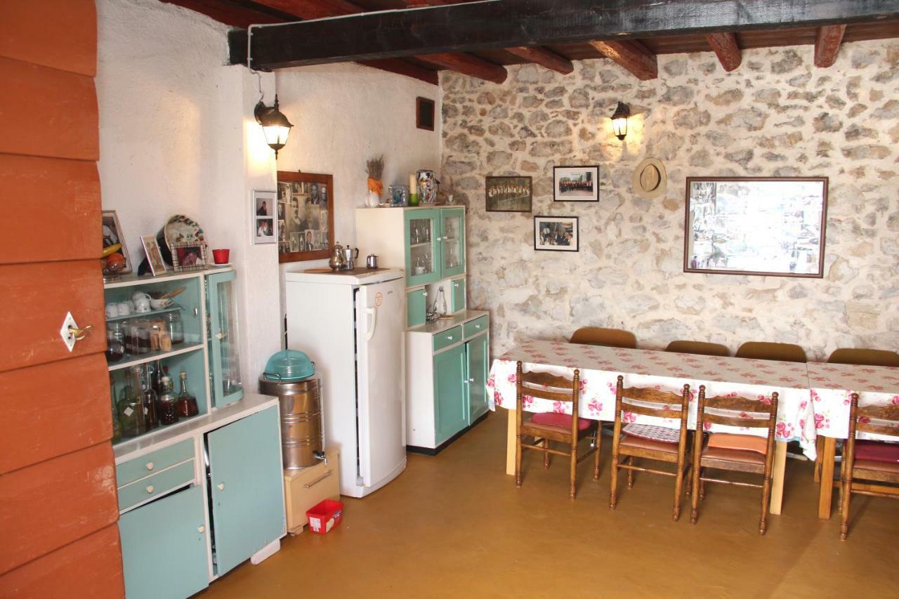 Apartmani Corleone Bilice Buitenkant foto